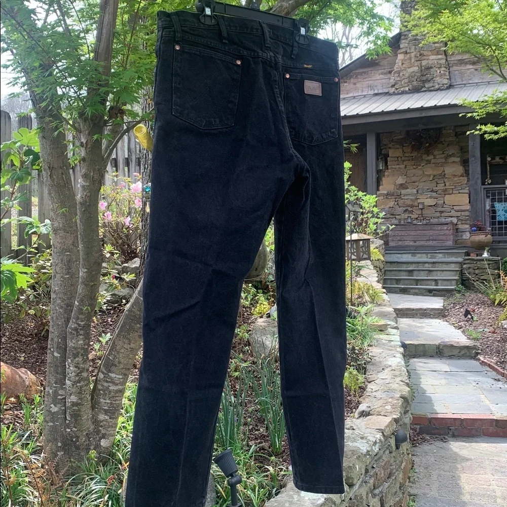 Men's Black Straight-Leg Wrangler Jeans - Picture 6 of 7